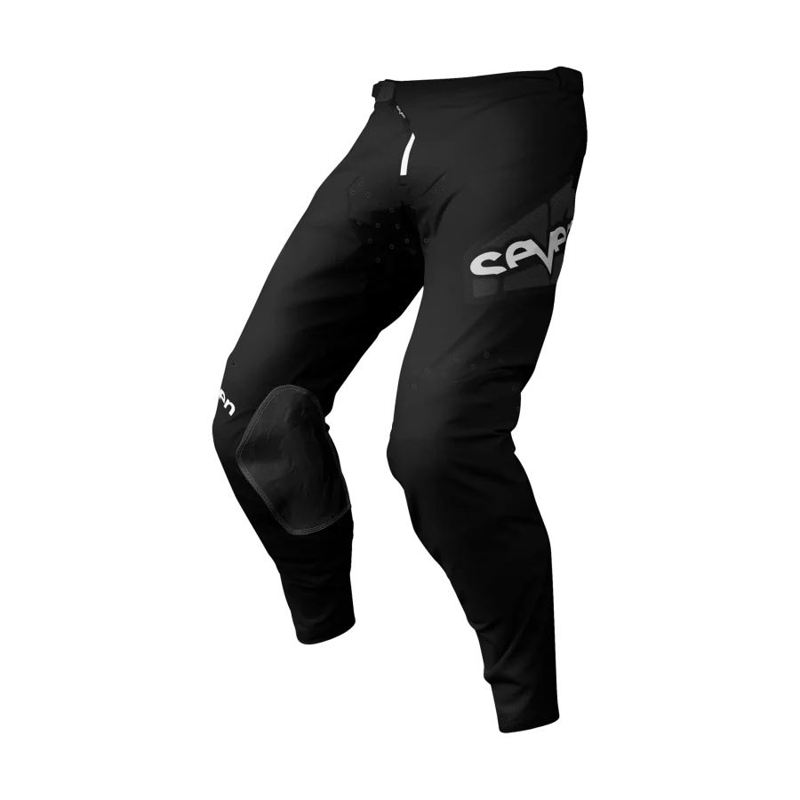 seven-crossbroek-zero-staple-zwart-1.png